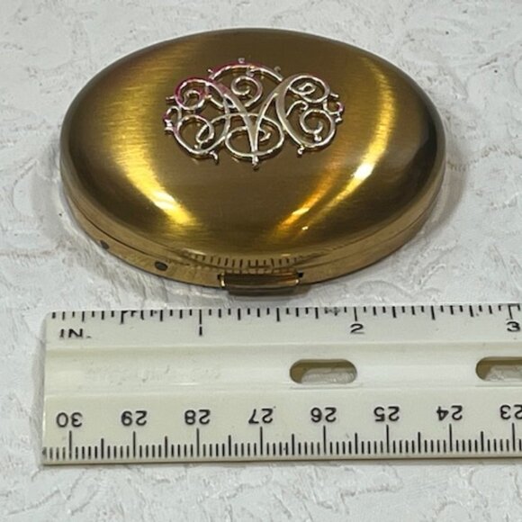 VTG Gold Tone Brass Monogramed Germaine Monteil Oval Powder Compact 2.5" - Picture 10 of 12
